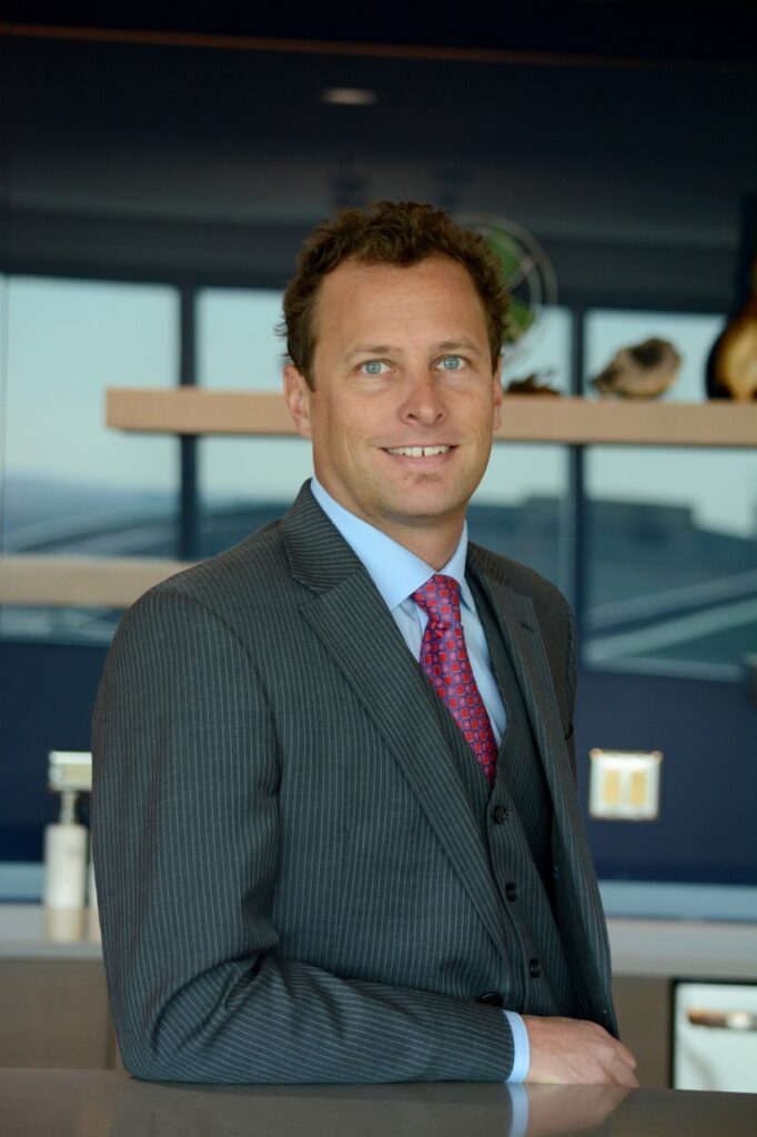 Justin Plaskov – under Read More